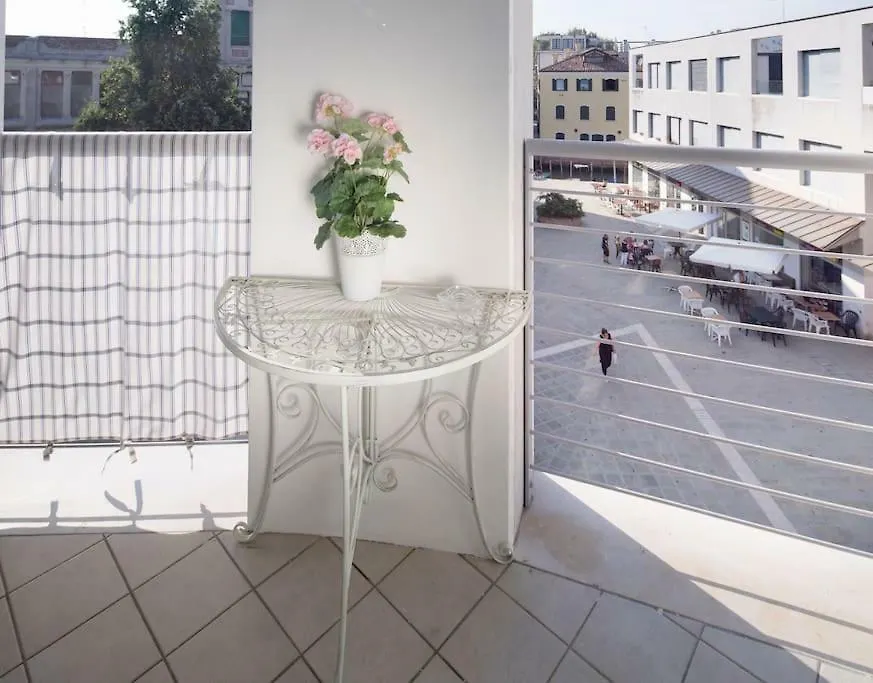 Modern Sunny Apartment In Residental Area-1