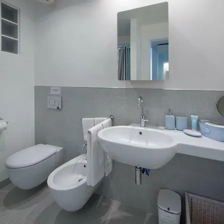 Modern Sunny Apartment In Residental Area-2