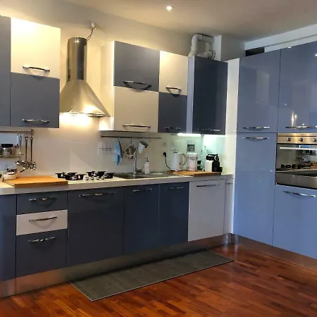 Modern Sunny Apartment In Residental Area-3